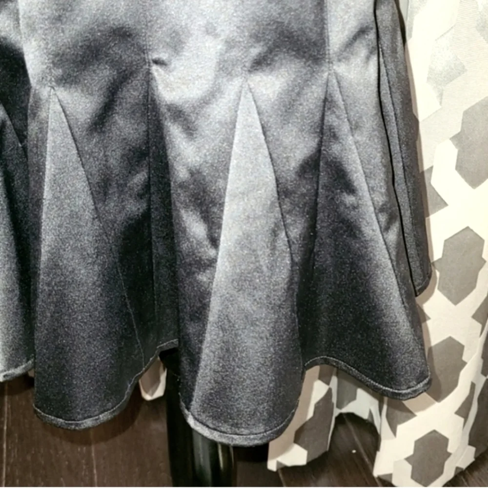 New Nine West satin cocktail dress. Beautiful seams & fishtail bottom. Size 8. - Picture 5 of 8